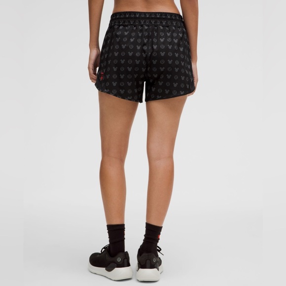 NWOT Disney x lululemon Hotty Hot High-Rise Short 4" Black size 4 - Picture 2 of 6